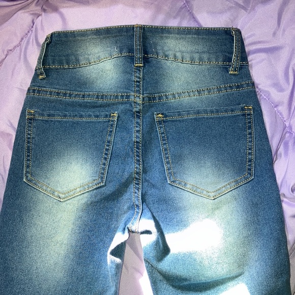 My sister bought them for me, I tried them on and they didn’t fit me. - Picture 7 of 7